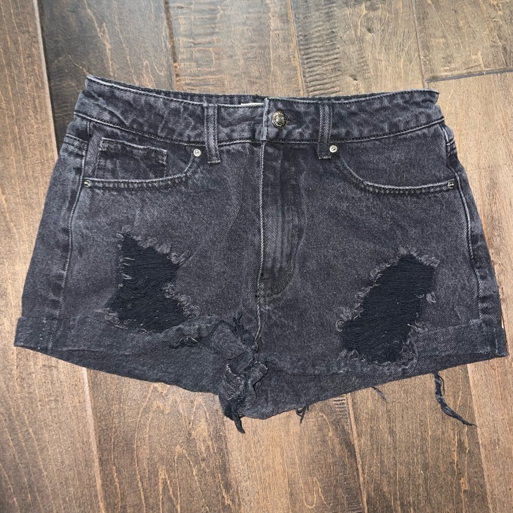 FOREVER 21 black jean shorts size 28